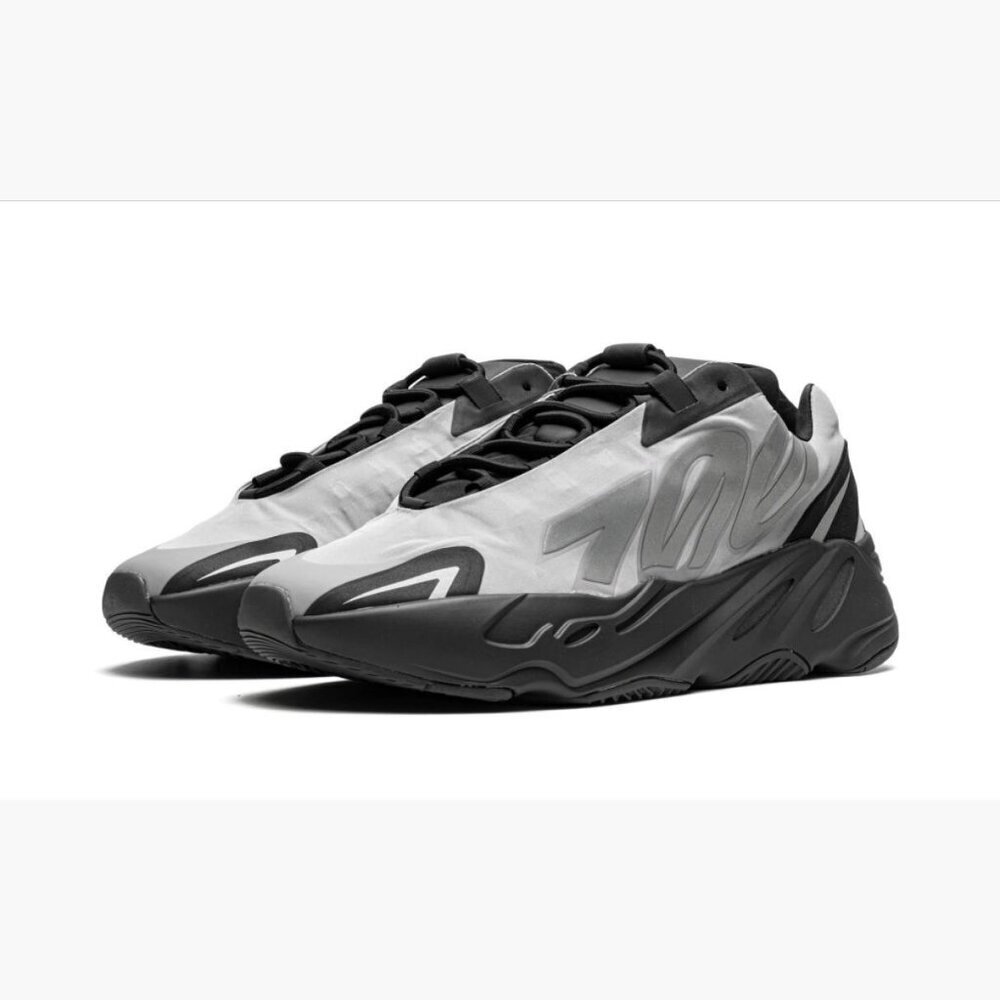 Adidas Yeezy Boost 700 MNVN Metallic Men's GW9524 New Size 8.5M